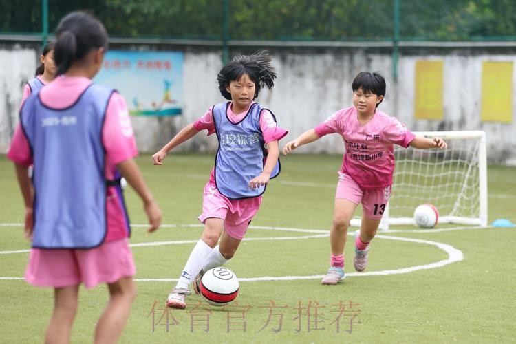 第九座玫瑰梦想球场落成 中国女足探营系列公益活动持续进行 第九座玫瑰梦想球场落成 中国女足探营系列公益活动持续进行